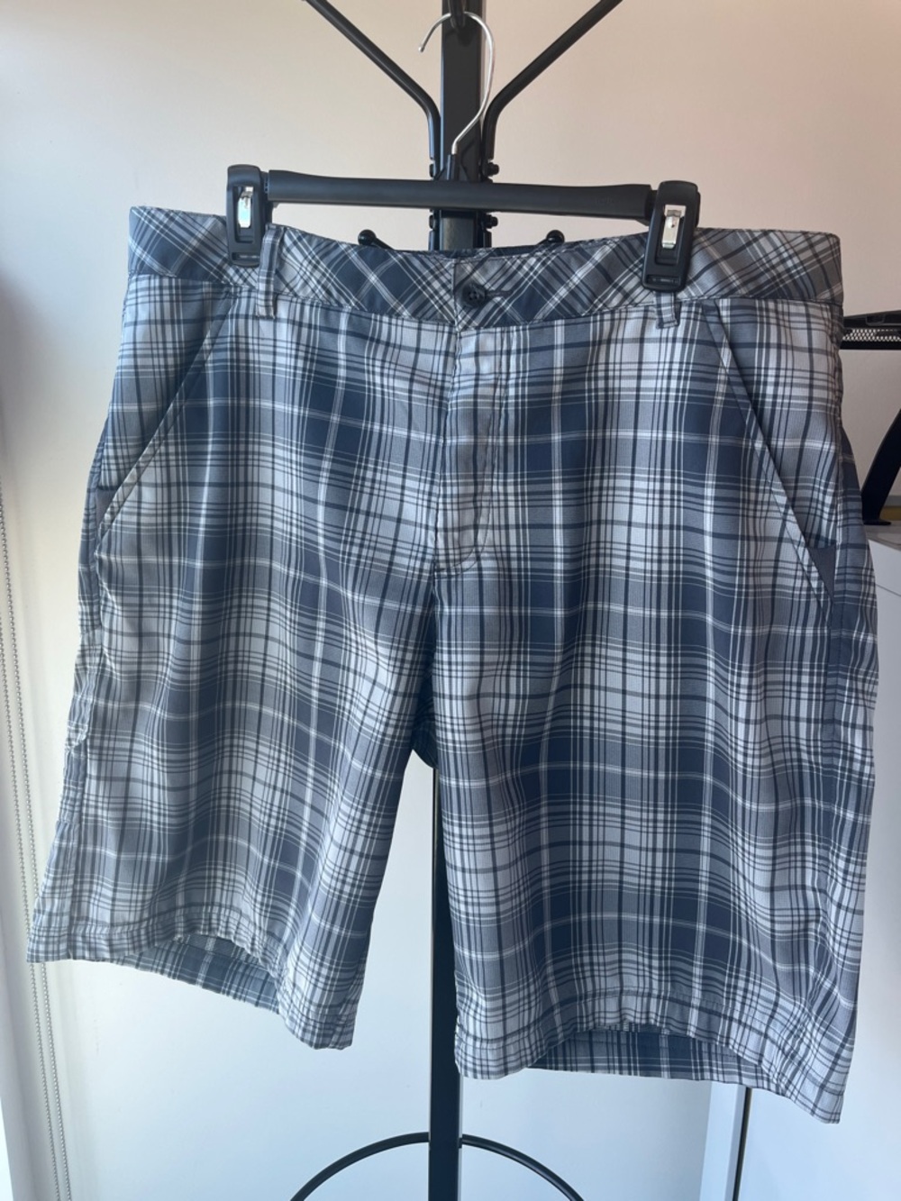 Fila Gray & White Plaid Golf Shorts Size 40